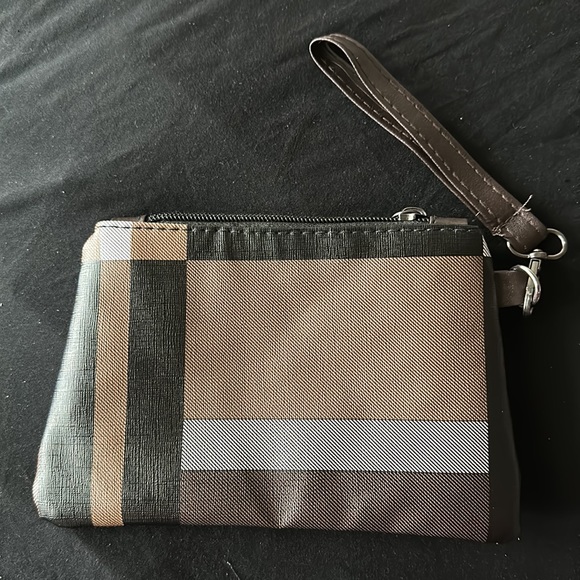 Fashion plaid print wristlet 😍host-pick! - Picture 2 of 2
